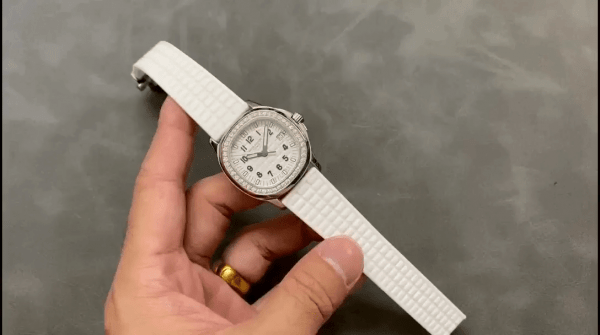 Réplique Patek Philippe Aquanaut Blanche 5067A 024 Montre Femme 36mm – Image 3