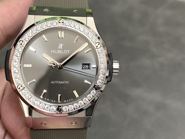 Hublot Classic Fusion Cadran Gris 42mm Montre Hommes Réplique – Image 3