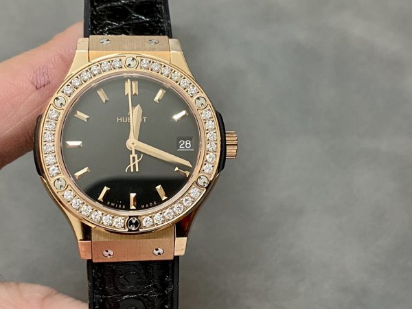 Hublot Classic Fusion 581.OX.1480.RX.1704 33mm Montre Réplique Femme – Image 3