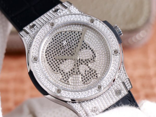 Hublot Classic Fusion Skull Titane Full Pavé 511.NX.9000.LR.1704.SKULL 45mm – Image 3