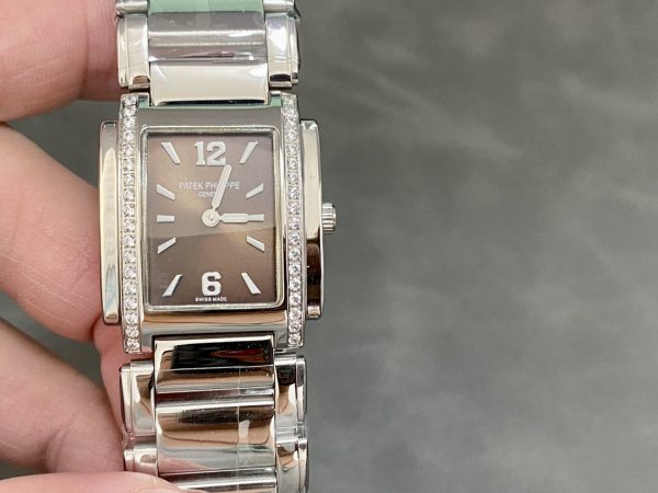 Patek Philippe Twenty4 4910 1200A 010 Quartz Femme 25x30mm – Image 9