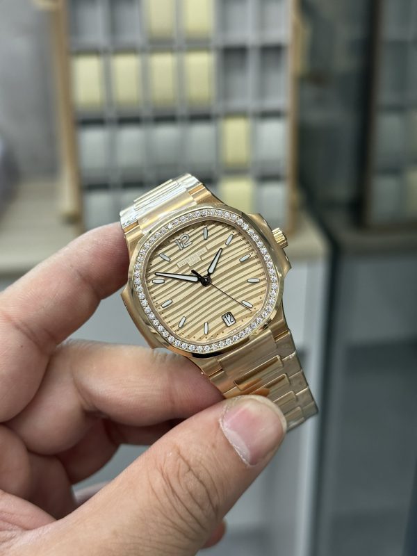 Patek Philippe Nautilus Femme Cadran Doré Or Rose 7118 1200R 010 – Image 8