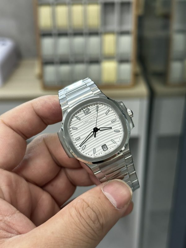 Patek Philippe Nautilus Femme Acier Inoxydable 7118 1A 010 – Image 6