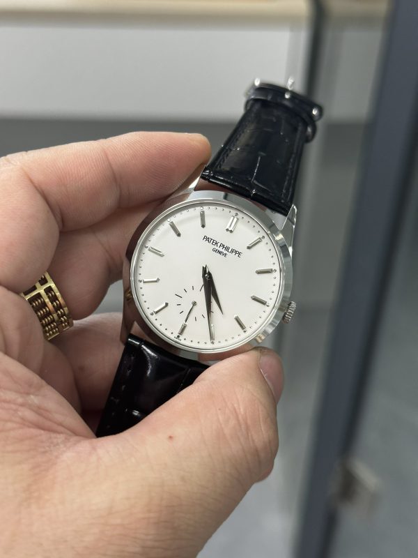 Patek Philippe Calatrava Cadran Argent Or Blanc 18 kt 5196G 001 – Image 4