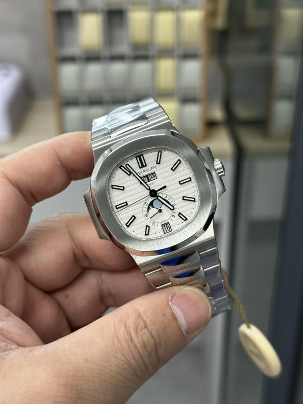 Patek Philippe Nautilus Calendrier Annuel Cadran Blanc 5726 1A 010 – Image 6