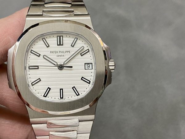 Réplique Patek Philippe Nautilus 5711 1A 011 Cadran Blanc Montre Homme 40mm – Image 6