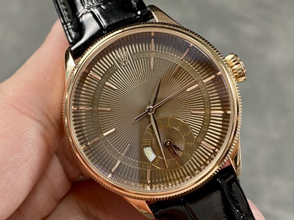 Rolex Cellini Dual Time 50525 Cadran Guilloché Brun Bracelet Cuir Noir 39mm Montre Réplique Homme – Image 7