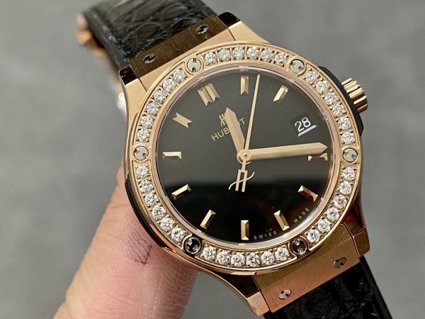 Hublot Classic Fusion 581.OX.1480.RX.1704 33mm Montre Réplique Femme – Image 4