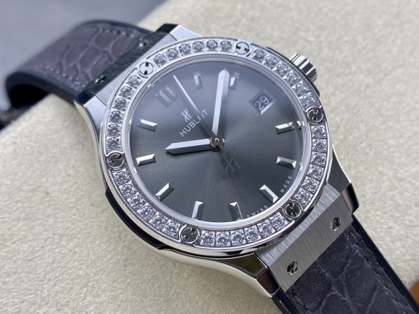 Hublot Classic Fusion 581.NX.7071.LR.1104 33mm Réplique Dame Grise – Image 4