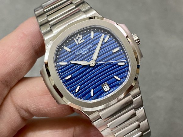 Patek Philippe Nautilus Femme Cadran Bleu et Gris 7118 1A 001 35,2mm – Image 8