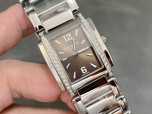 Patek Philippe Twenty4 4910 1200A 010 Quartz Femme 25x30mm – Image 8