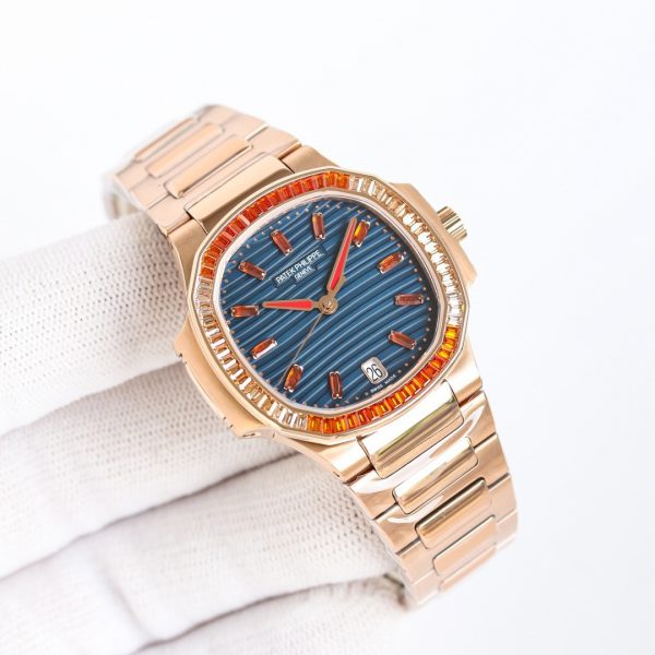 Patek Philippe Nautilus Femme Or Rose Cadran Bleu 7118 35.2mm – Image 6