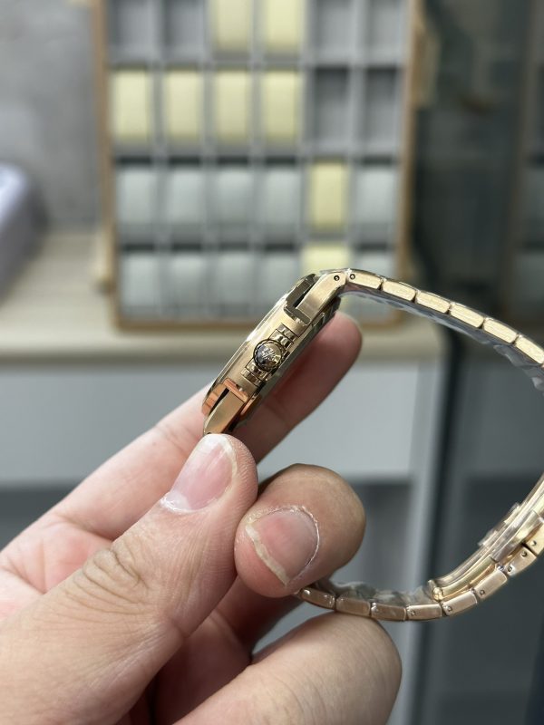 Patek Philippe Nautilus Femme Cadran Doré Or Rose 7118 1200R 010 – Image 7