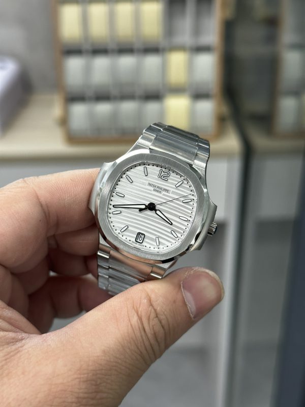 Patek Philippe Nautilus Femme Acier Inoxydable 7118 1A 010 – Image 5
