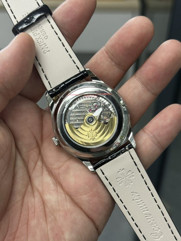 Patek Philippe Calatrava Cadran Argent Or Blanc 18 kt 5196G 001 – Image 5