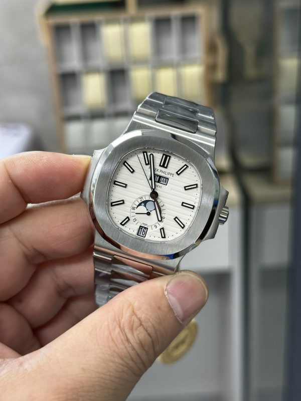 Patek Philippe Nautilus Calendrier Annuel Cadran Blanc 5726 1A 010 – Image 5