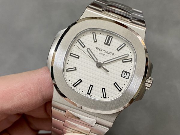 Réplique Patek Philippe Nautilus 5711 1A 011 Cadran Blanc Montre Homme 40mm – Image 5