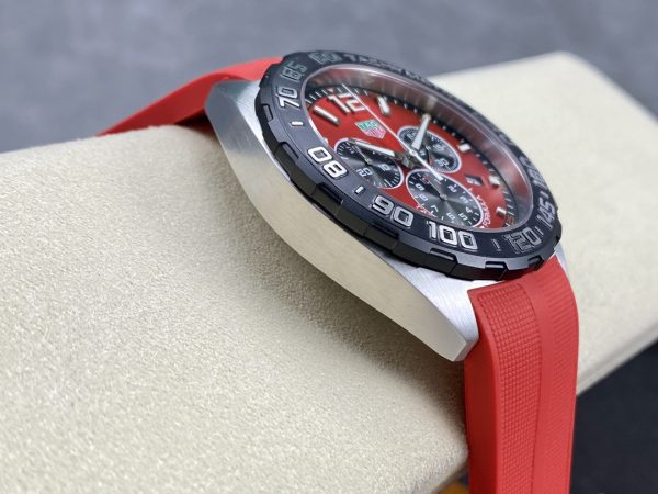 Tag Heuer Formula 1 Chronographe Quartz Cadran Rouge CAZ101AN.FT8055 43MM – Image 5