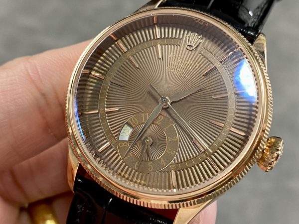 Rolex Cellini Dual Time 50525 Cadran Guilloché Brun Bracelet Cuir Noir 39mm Montre Réplique Homme – Image 6