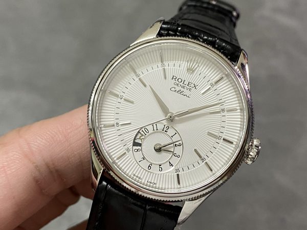 Rolex Cellini Dual Time 50529 Cadran Soleil Argent Bracelet Cuir Noir 39mm Montre Réplique Homme – Image 8