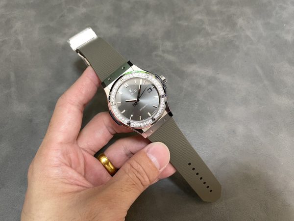 Hublot Classic Fusion Cadran Gris 42mm Montre Hommes Réplique – Image 5