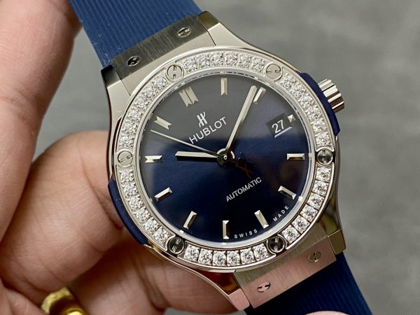 565.NX.7170.RX.1204 Hublot Classic Fusion Titane Bleu Diamants – Image 2