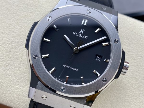 542.NX.1171.LR Hublot Classic Fusion Automatique Noir – Image 2