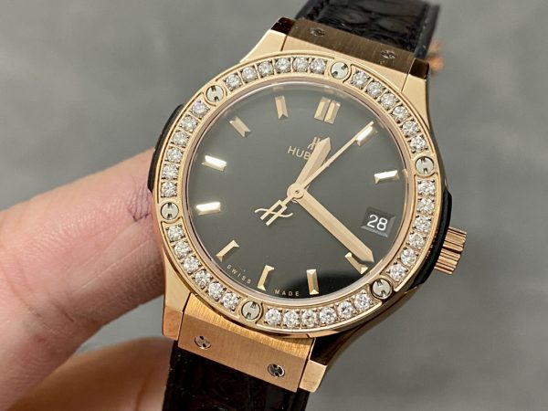 Hublot Classic Fusion 581.OX.1480.RX.1704 33mm Montre Réplique Femme – Image 5