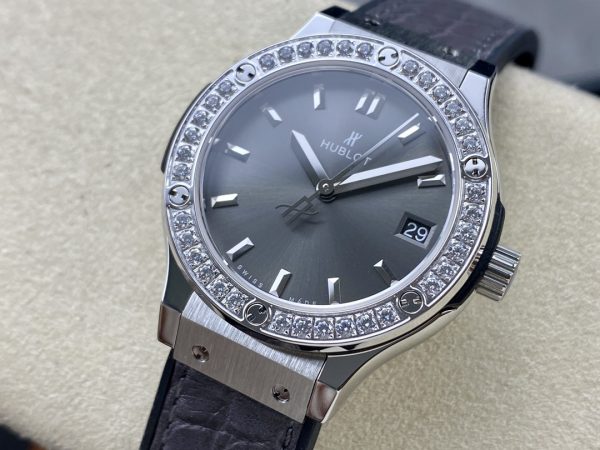 Hublot Classic Fusion 581.NX.7071.LR.1104 33mm Réplique Dame Grise – Image 5