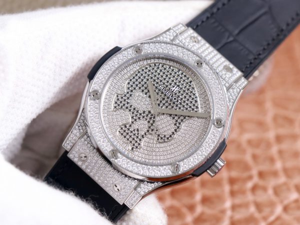Hublot Classic Fusion Skull Titane Full Pavé 511.NX.9000.LR.1704.SKULL 45mm – Image 5