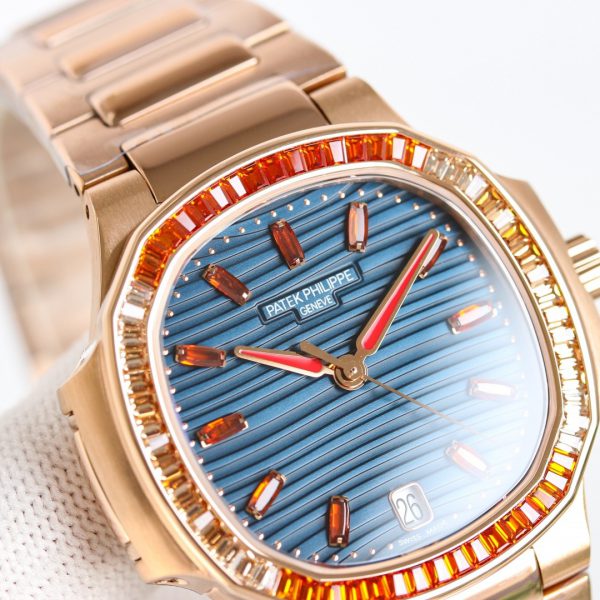 Patek Philippe Nautilus Femme Or Rose Cadran Bleu 7118 35.2mm – Image 5