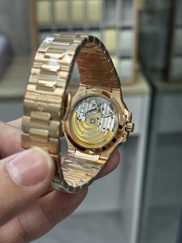 Patek Philippe Nautilus Femme Cadran Doré Or Rose 7118 1200R 010 – Image 6