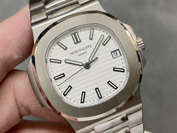 Réplique Patek Philippe Nautilus 5711 1A 011 Cadran Blanc Montre Homme 40mm – Image 4