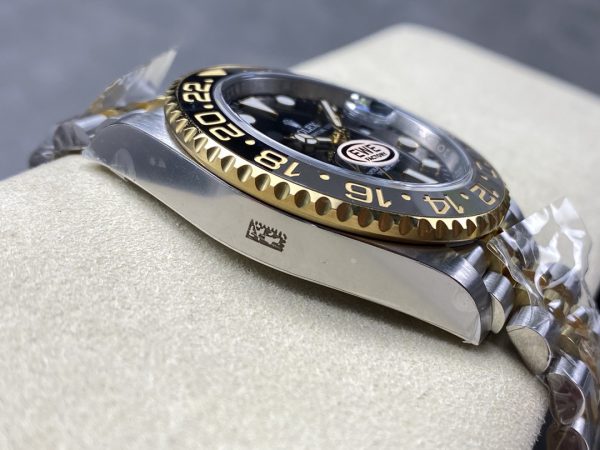 Rolex GMT Master II Cadran Noir Acier Or Jaune 18kt 126713GRNR 0001 Montre Homme – Image 3
