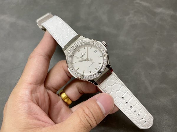 Hublot Classic Fusion Automatique 542.NE.2010.LR.1204 – Image 5