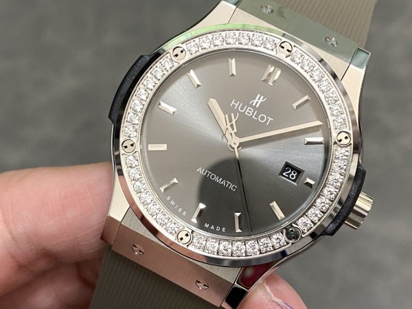 Hublot Classic Fusion Cadran Gris 42mm Montre Hommes Réplique – Image 2