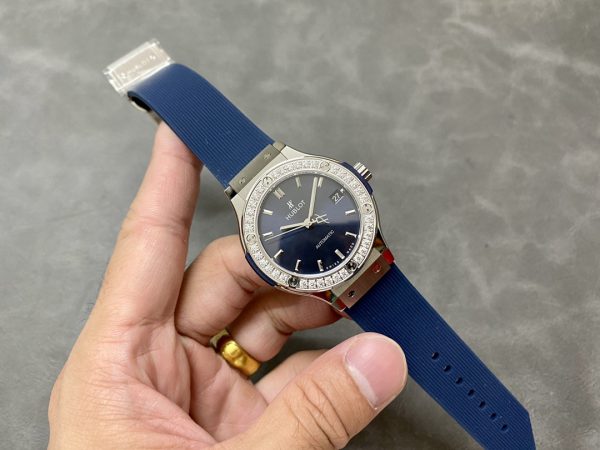 565.NX.7170.RX.1204 Hublot Classic Fusion Titane Bleu Diamants – Image 6