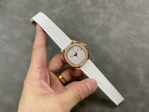 Réplique Patek Philippe Aquanaut Or Rose Cadran Blanc 5068R 010 Montre Femme 36mm – Image 7