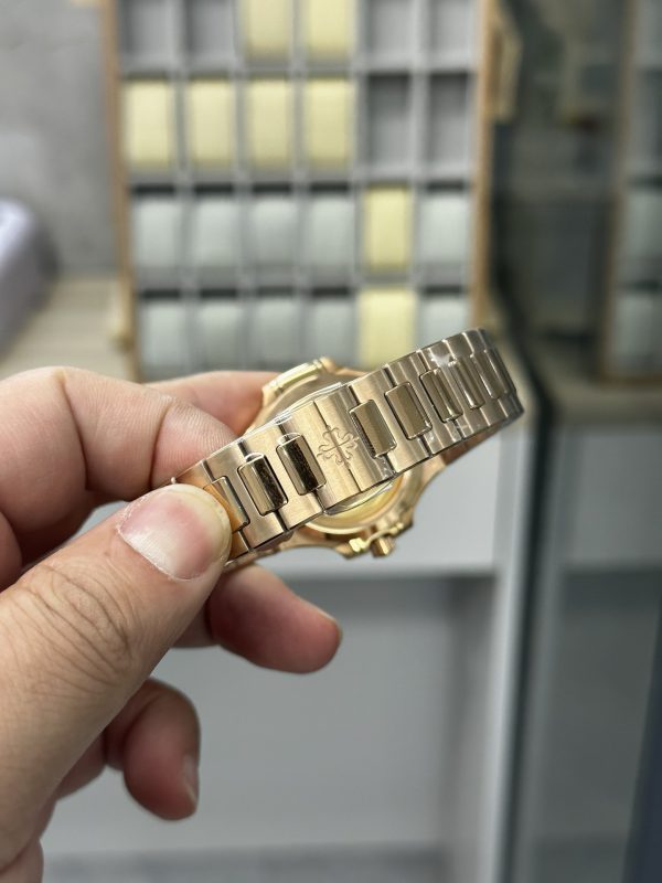 Patek Philippe Nautilus Femme Cadran Doré Or Rose 7118 1200R 010 – Image 5