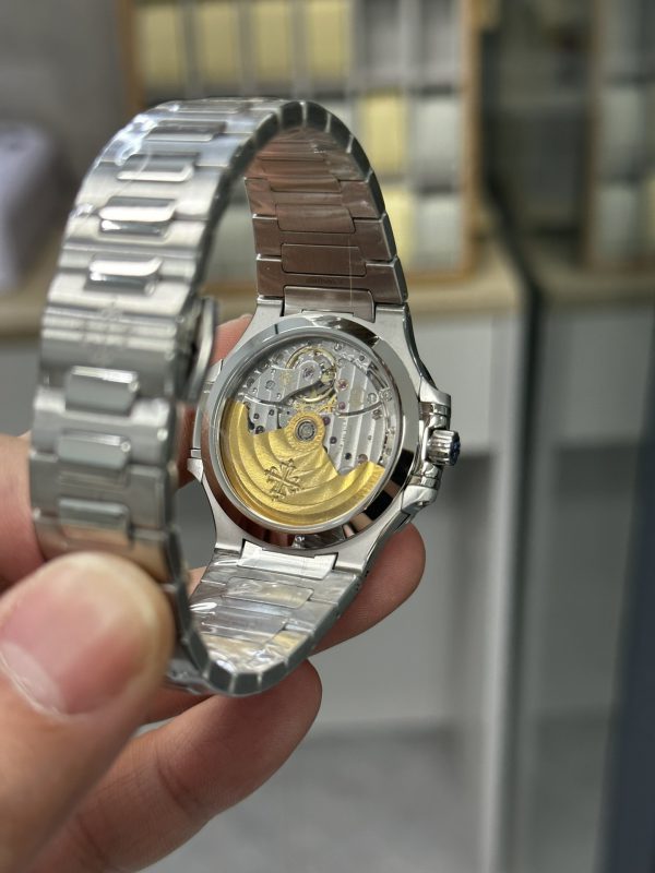 Patek Philippe Nautilus Automatique Cadran Gris Sertie de Diamants 7118 1200A 011 35.2mm – Image 3