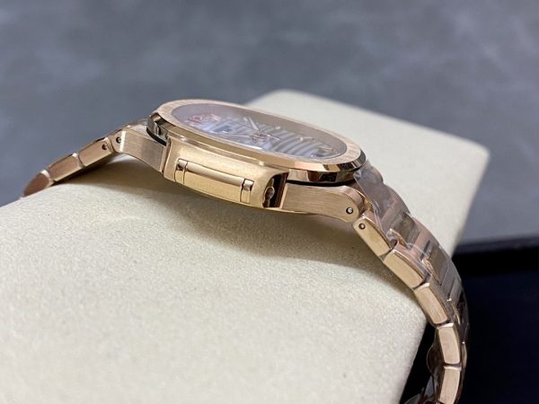 Patek Philippe Nautilus Femme Or Rose & Or Jaune Cadran Argent 7118 1R 001 35.2mm – Image 6
