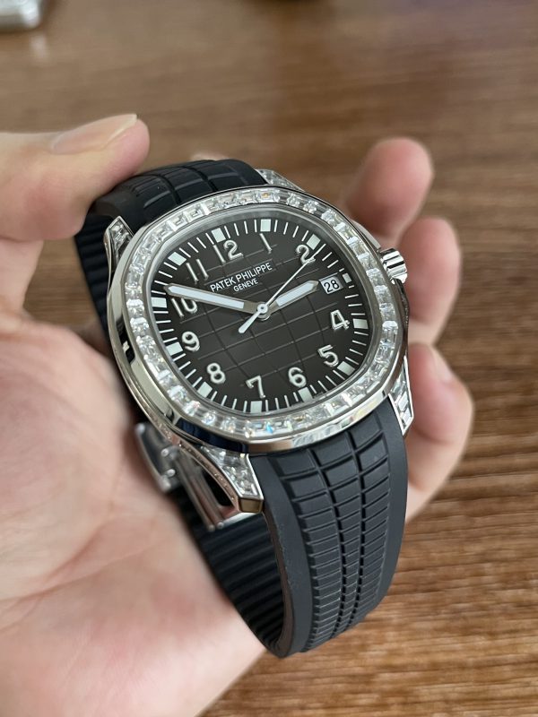 Réplique Patek Philippe Aquanaut 5267 200A 001 Cadran Noir Lunette Diamants – Image 4