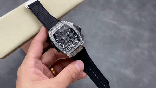 Hublot Spirit of Big Bang Titane Pavé 42 mm 642.NX.0170.RX.1704 – Image 3