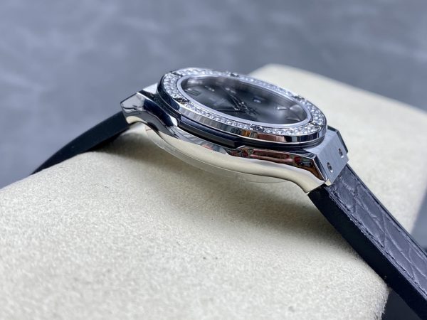 Hublot Classic Fusion 581.NX.7071.LR.1104 33mm Réplique Dame Grise – Image 7