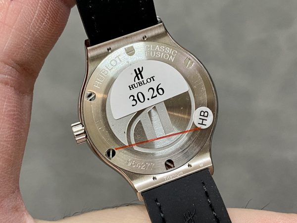 Hublot Classic Fusion 581.NX.1171.LR.1104 33mm Montre Femme – Image 7