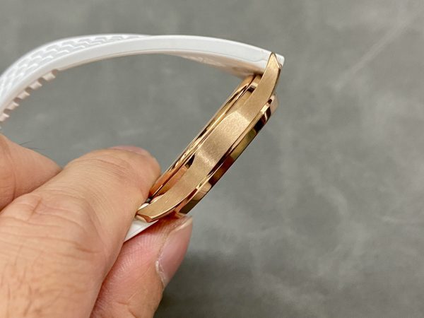 Réplique Patek Philippe Aquanaut Or Rose Cadran Blanc 5068R 010 Montre Femme 36mm – Image 6