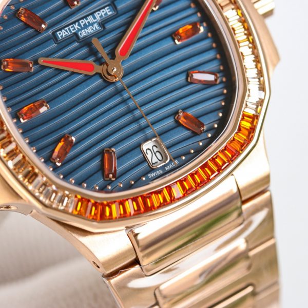 Patek Philippe Nautilus Femme Or Rose Cadran Bleu 7118 35.2mm – Image 3