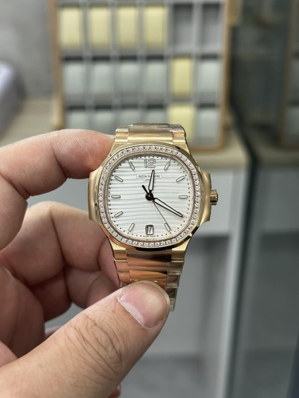 Patek Philippe Nautilus Femme Cadran Doré Or Rose 7118 1200R 010 – Image 4