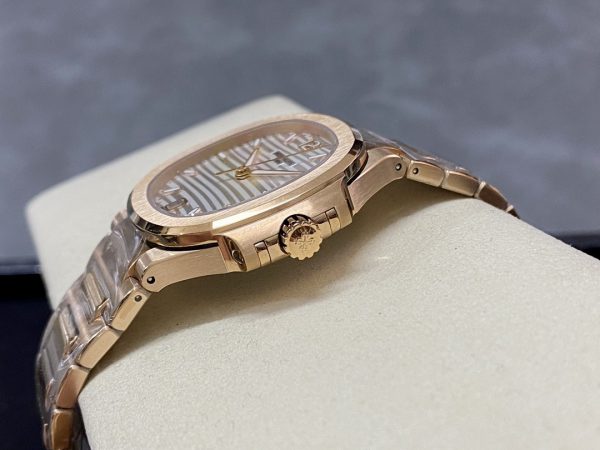 Patek Philippe Nautilus Femme Or Rose & Or Jaune Cadran Argent 7118 1R 001 35.2mm – Image 5