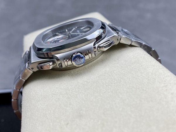 Patek Philippe Nautilus Chronographe Acier Inoxydable Cadran Bleu 5980 1A 001 – Image 4